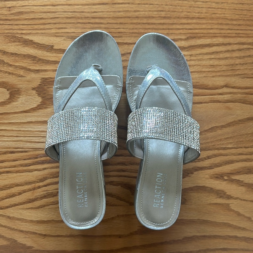 Kenneth Cole Reaction Women’s Pepea Cross Wedge Sandals Gold Size 8